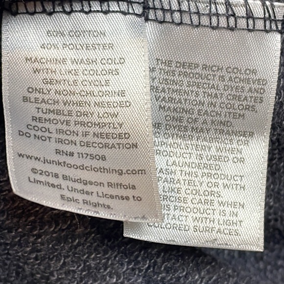 🎸 Def Leppard Cropped Long-Sleeve Graphic Band T-Shirt Women’s Size L - Picture 5 of 7